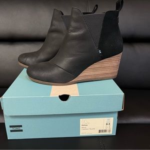 Toms Kelsey Black Leather/Suede Wedge Bootie
